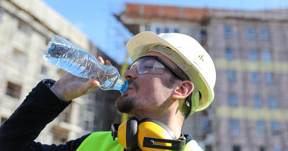 man-hydrating-on-job-site